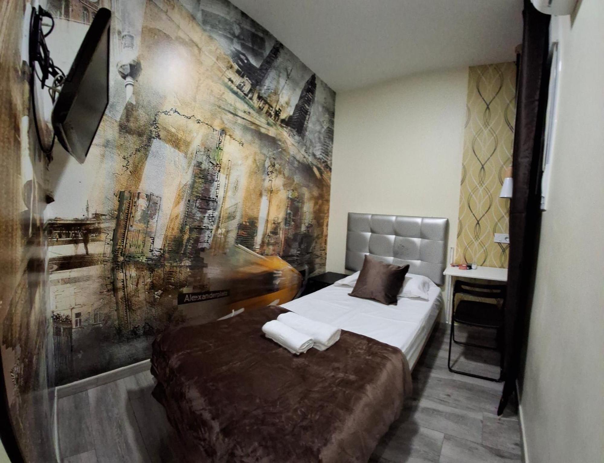 Hotel Ch Cruz Madrid Extérieur photo