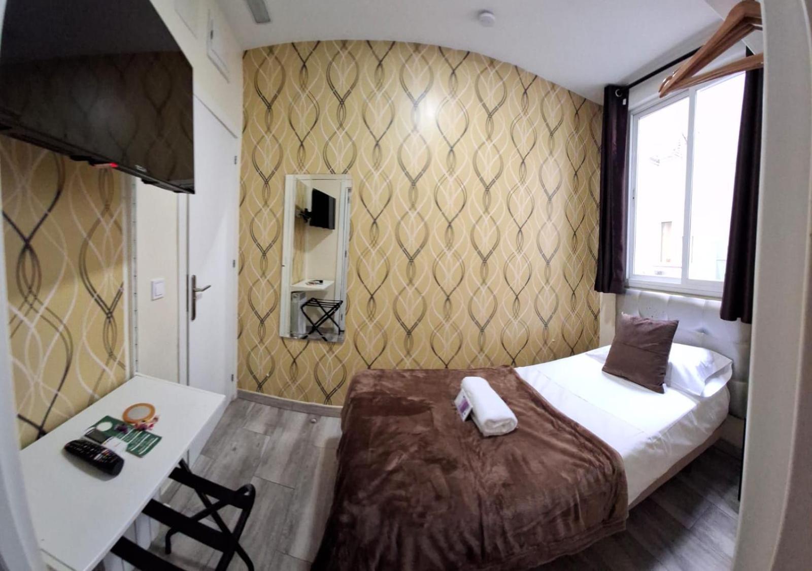 Hotel Ch Cruz Madrid Extérieur photo