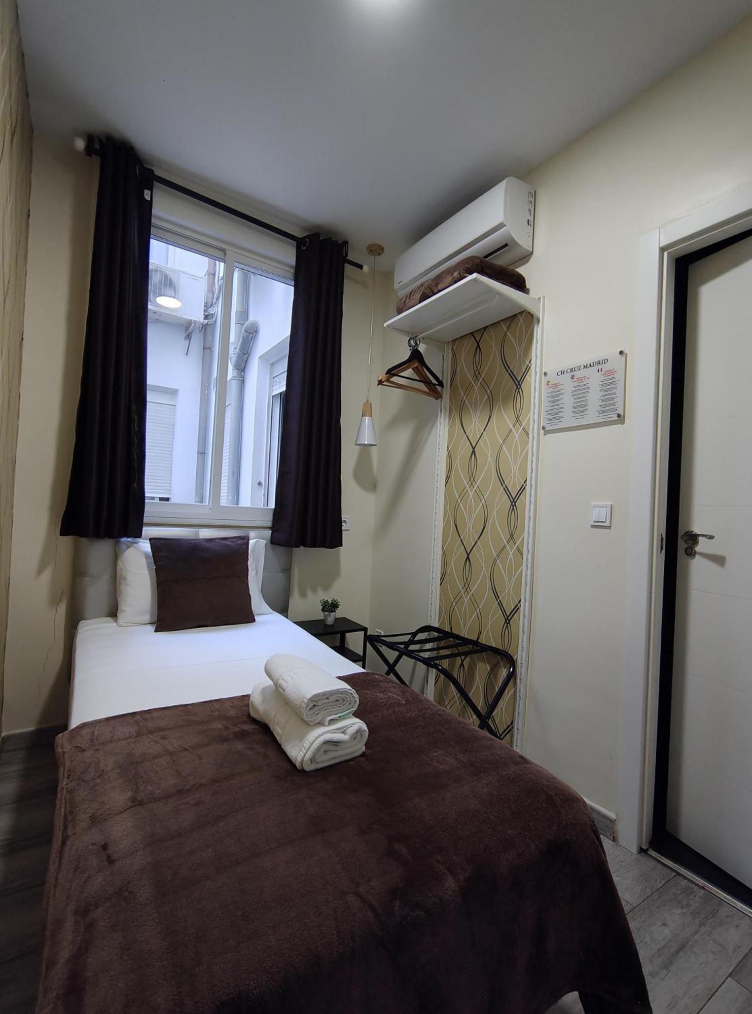 Hotel Ch Cruz Madrid Extérieur photo
