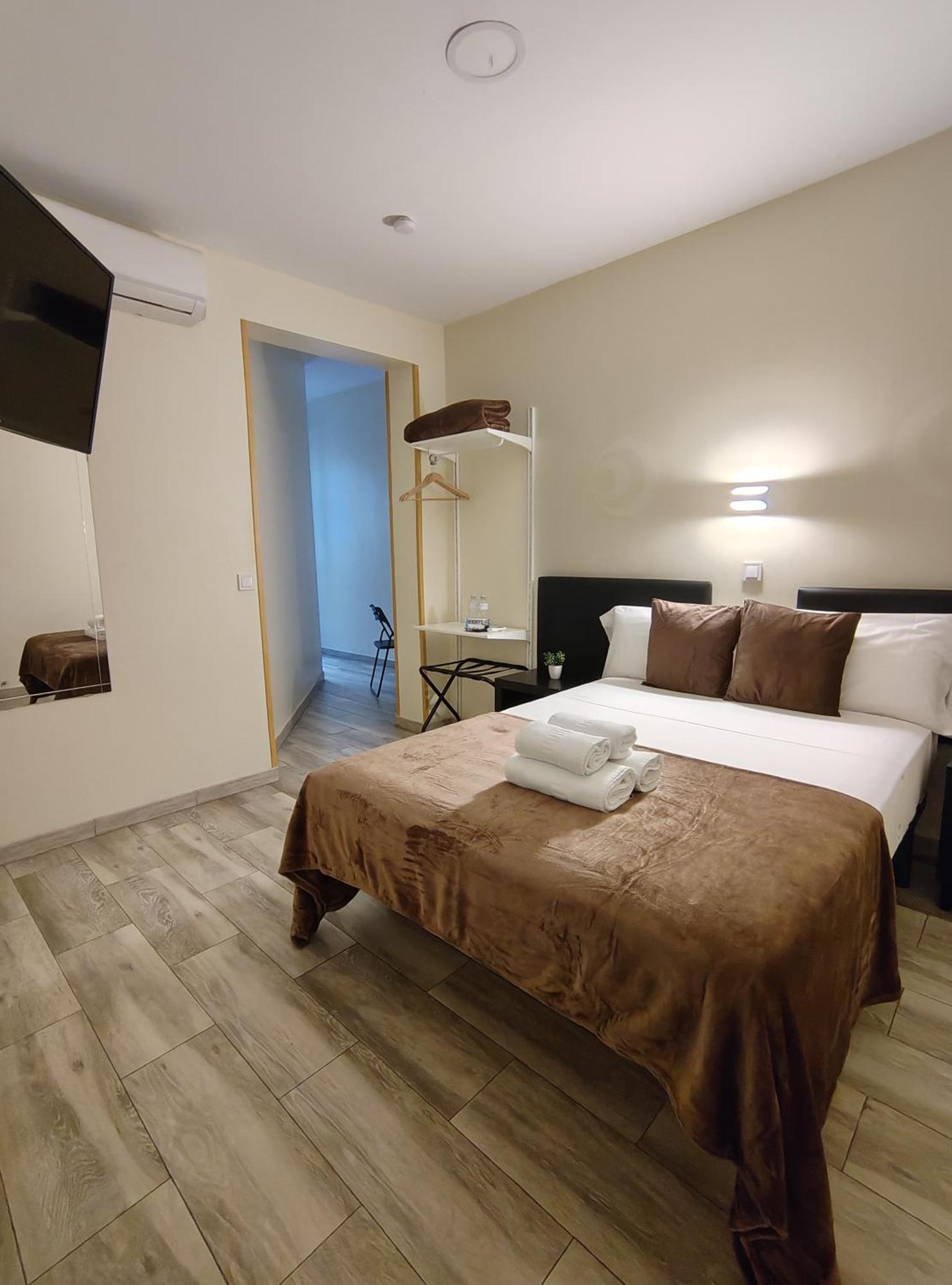 Hotel Ch Cruz Madrid Extérieur photo