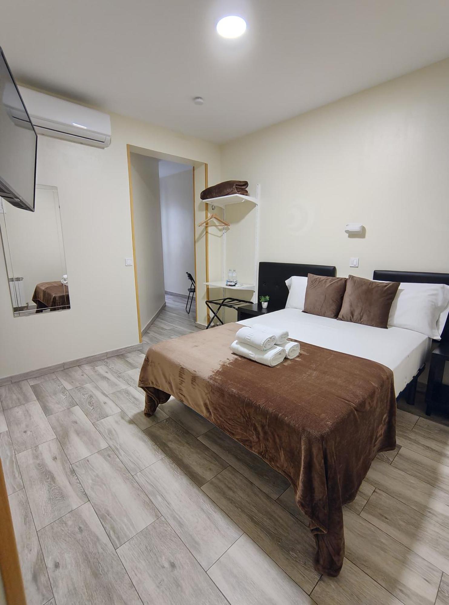 Hotel Ch Cruz Madrid Extérieur photo