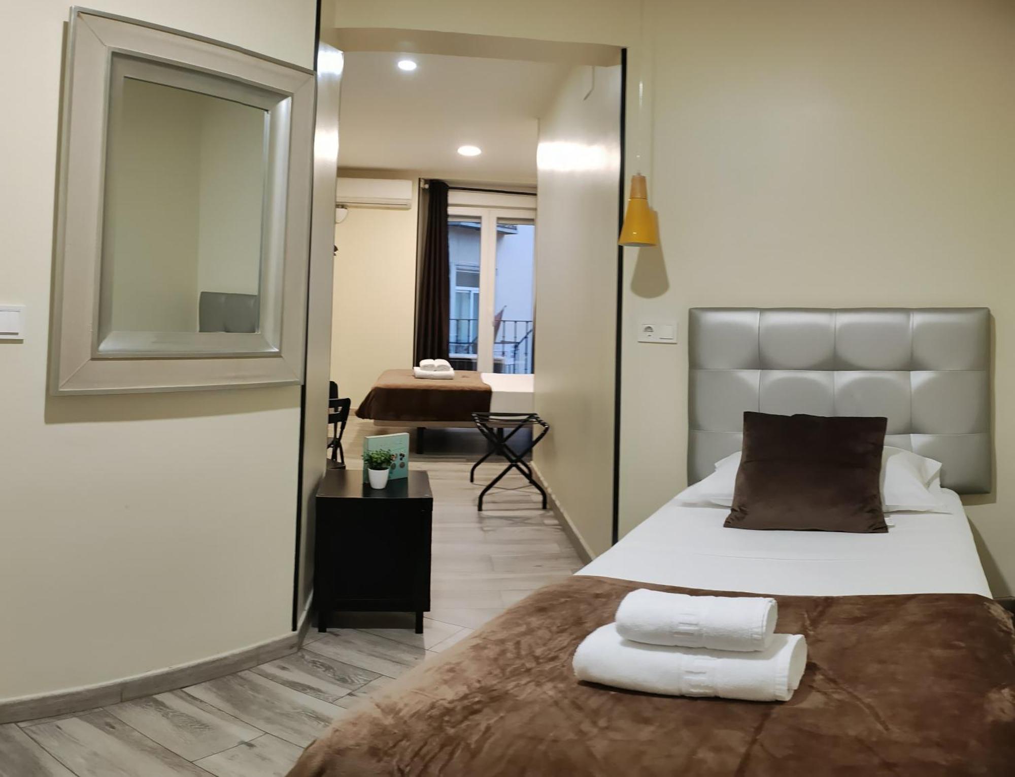Hotel Ch Cruz Madrid Extérieur photo