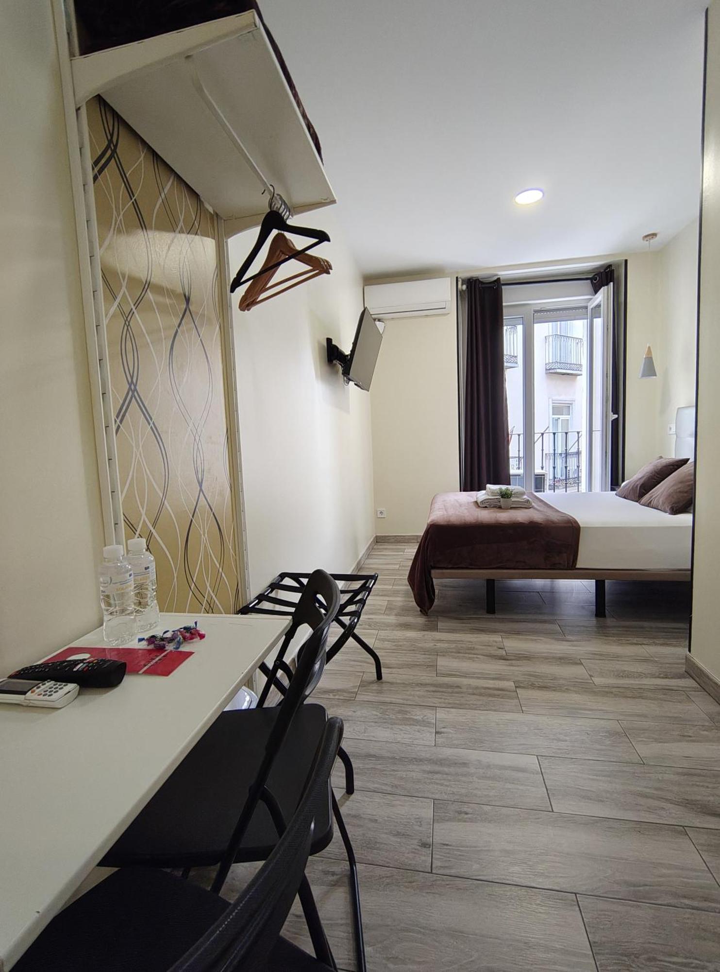 Hotel Ch Cruz Madrid Extérieur photo